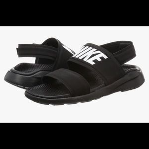 Nike women sandals in excellent condition